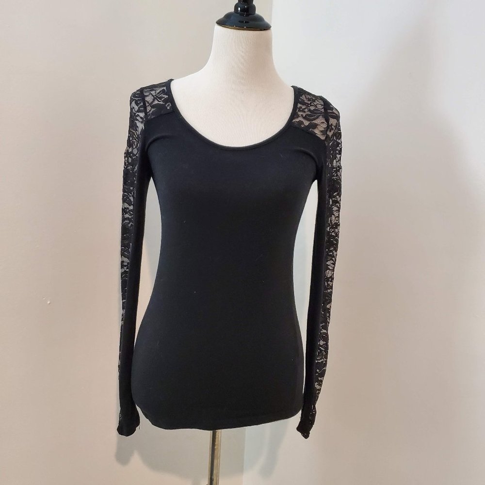 Lacey Form-fitting Long Sleeve Tee